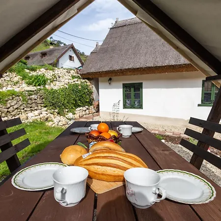 Klementina's - Happy