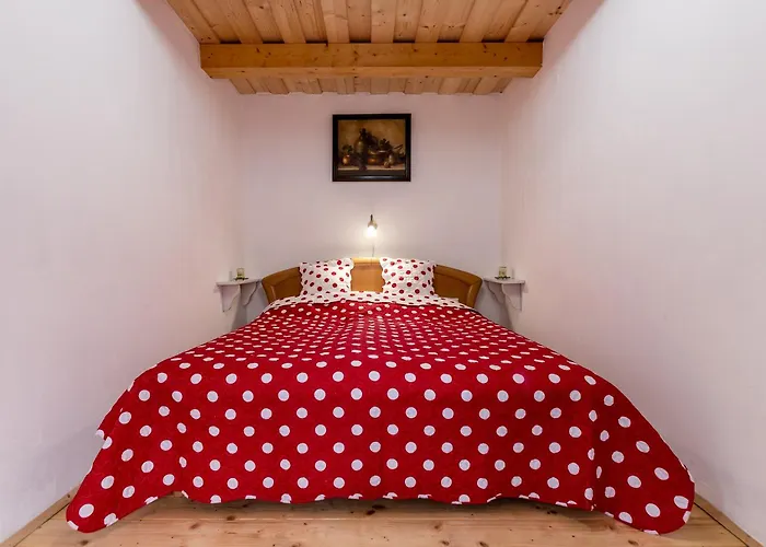 Klementina's - Happy