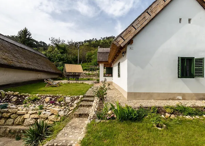 Klementina's - Happy * Nemesvita